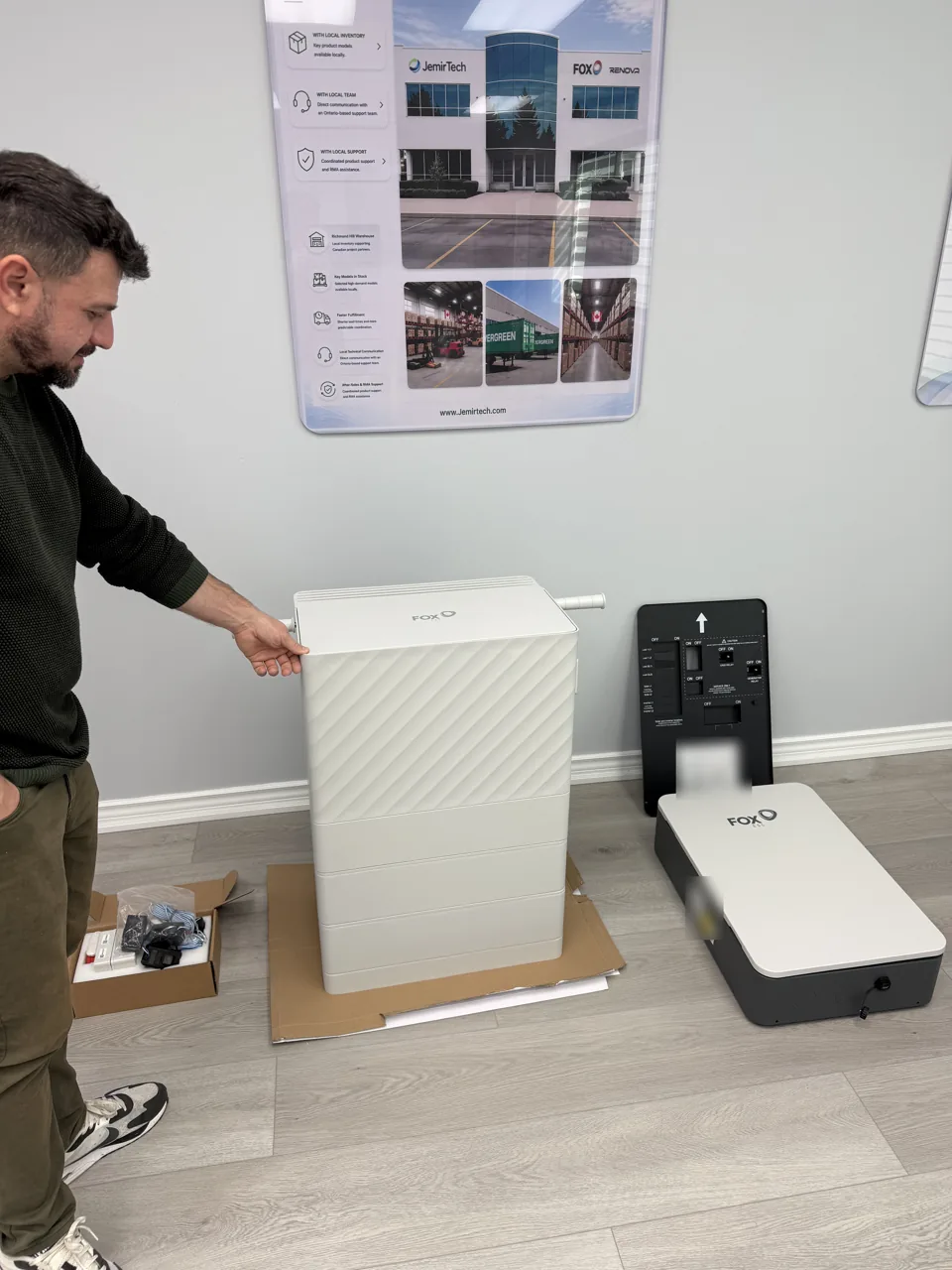 David with the PowerQ display hardware in our Richmond Hill showroom.